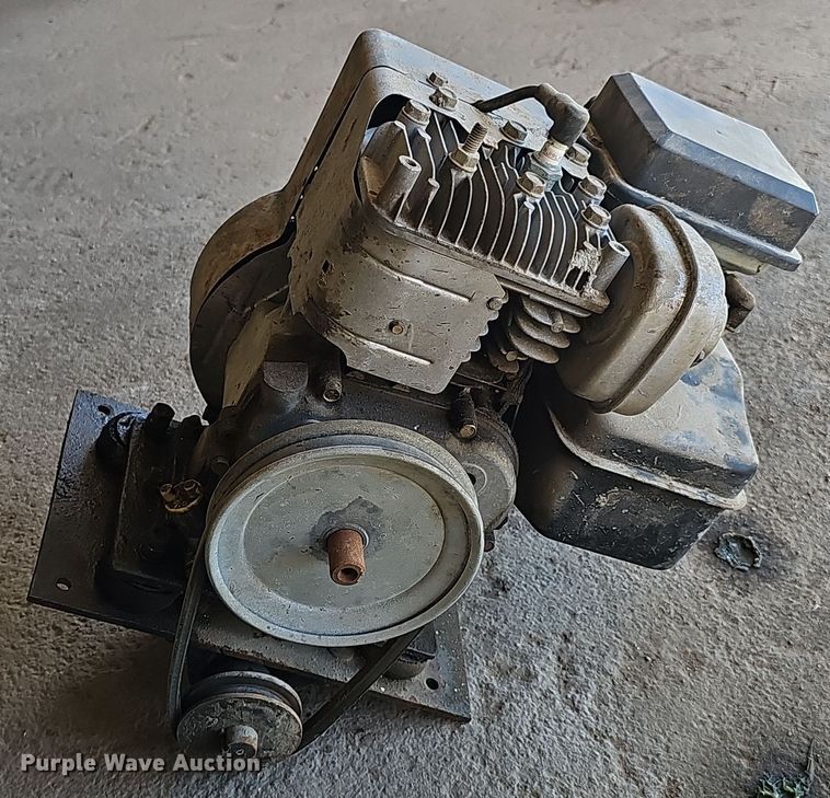 image for item DO5492 (2) Briggs & Stratton engines