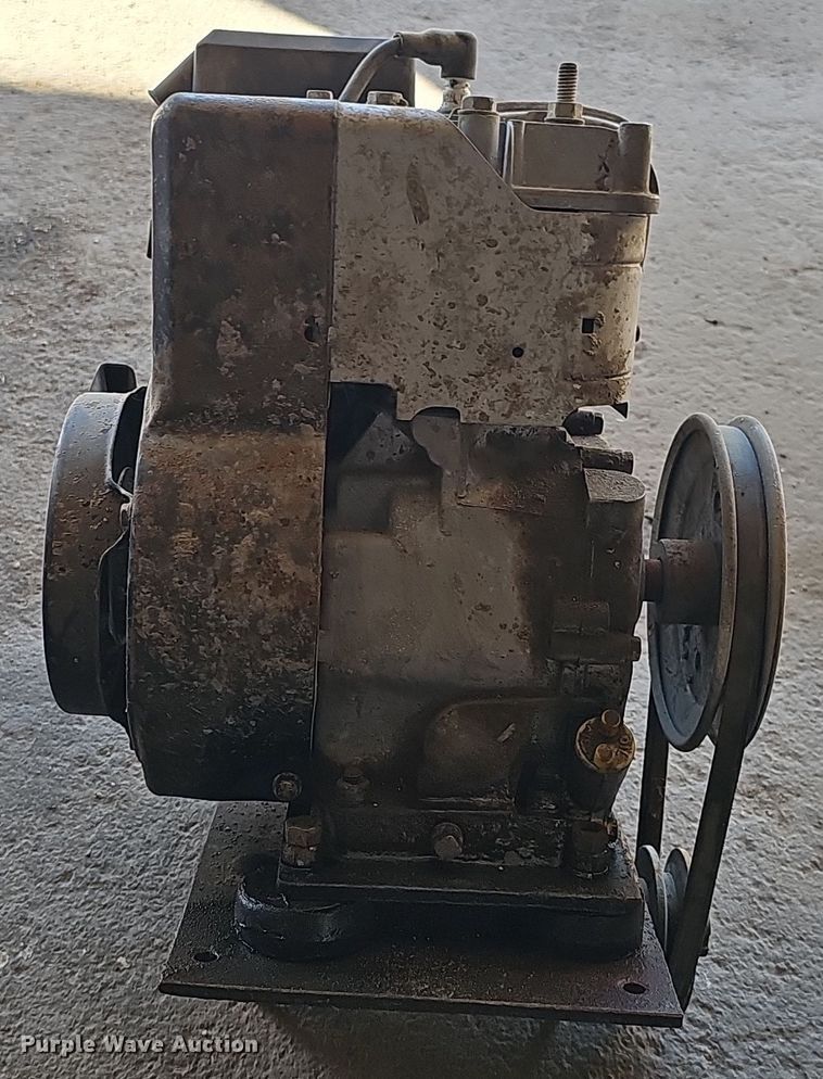 image for item DO5492 (2) Briggs & Stratton engines