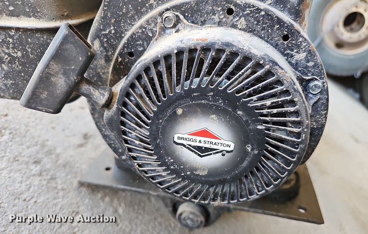 image for item DO5492 (2) Briggs & Stratton engines