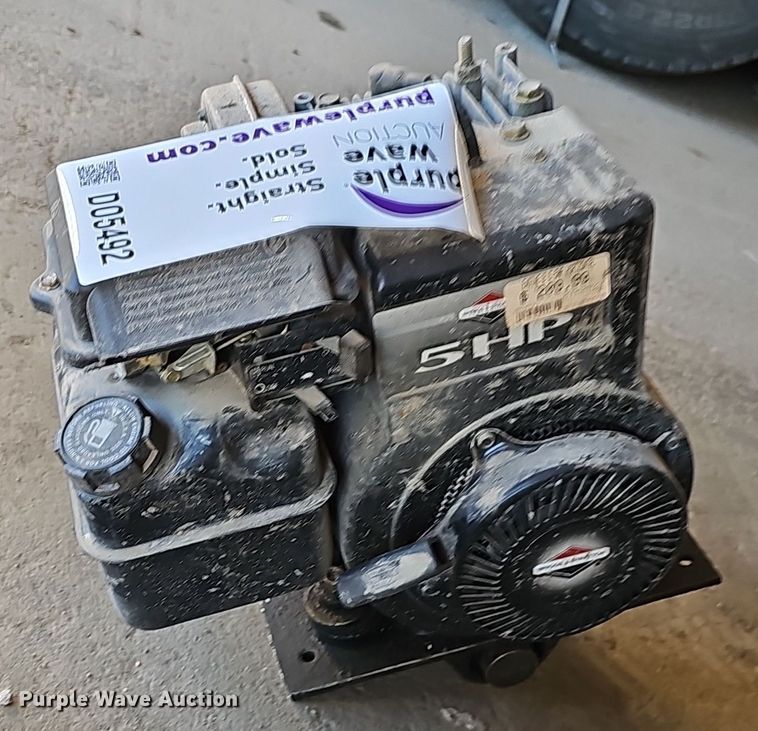 image for item DO5492 (2) Briggs & Stratton engines