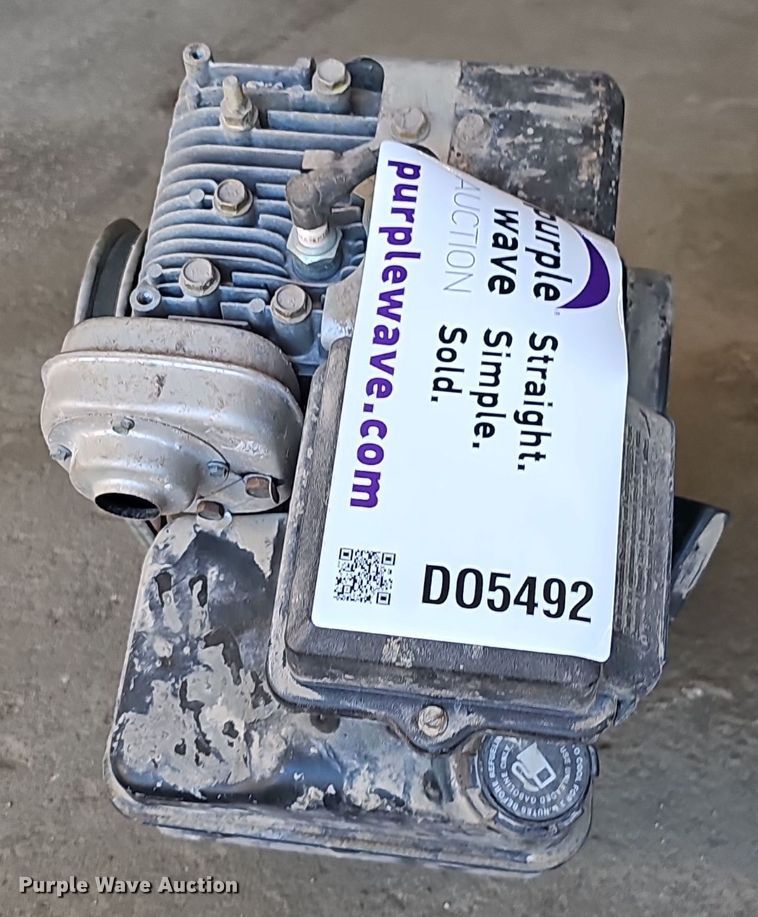 image for item DO5492 (2) Briggs & Stratton engines