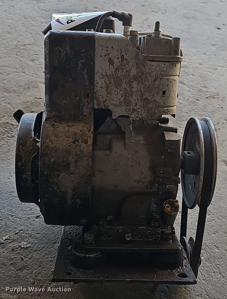 image for item DO5492 (2) Briggs & Stratton engines