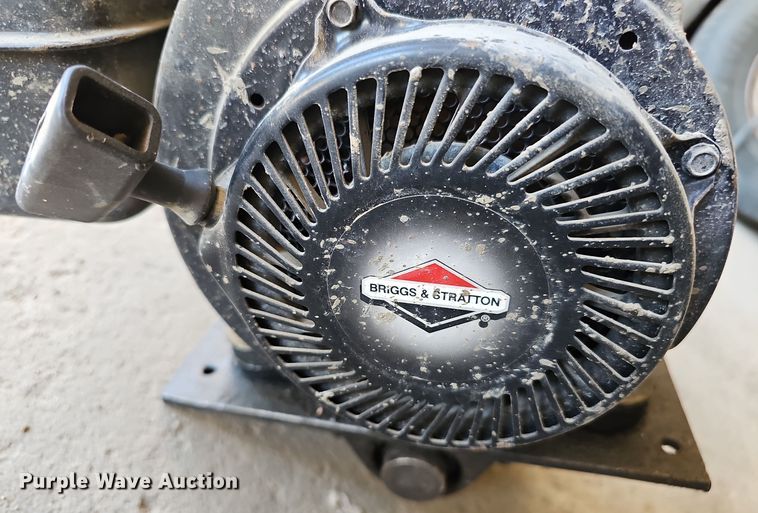 image for item DO5492 (2) Briggs & Stratton engines