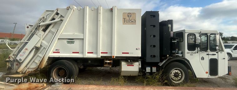 image for item DO7515 2013 Crane Carrier Low Entry refuse truck