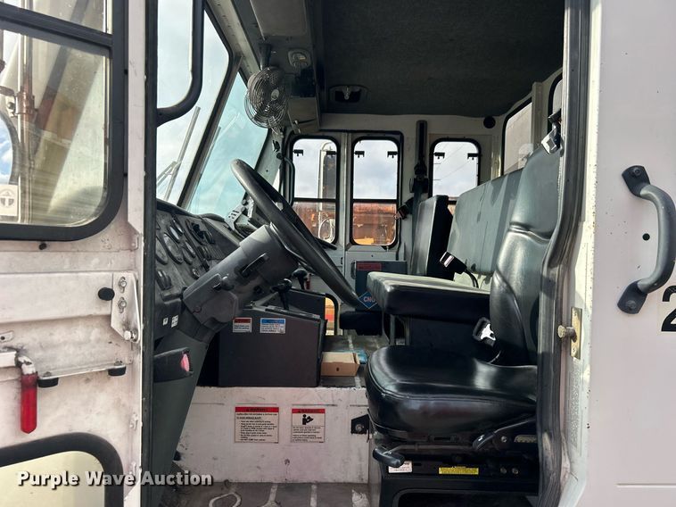 image for item DO7515 2013 Crane Carrier Low Entry refuse truck