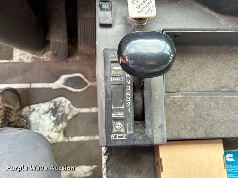 image for item DO7515 2013 Crane Carrier Low Entry refuse truck