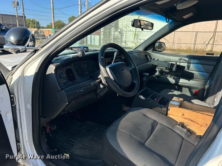 image for item DO7523 2010 Ford Crown Victoria  Police Interceptor