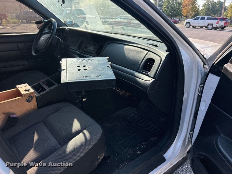 image for item DO7523 2010 Ford Crown Victoria  Police Interceptor