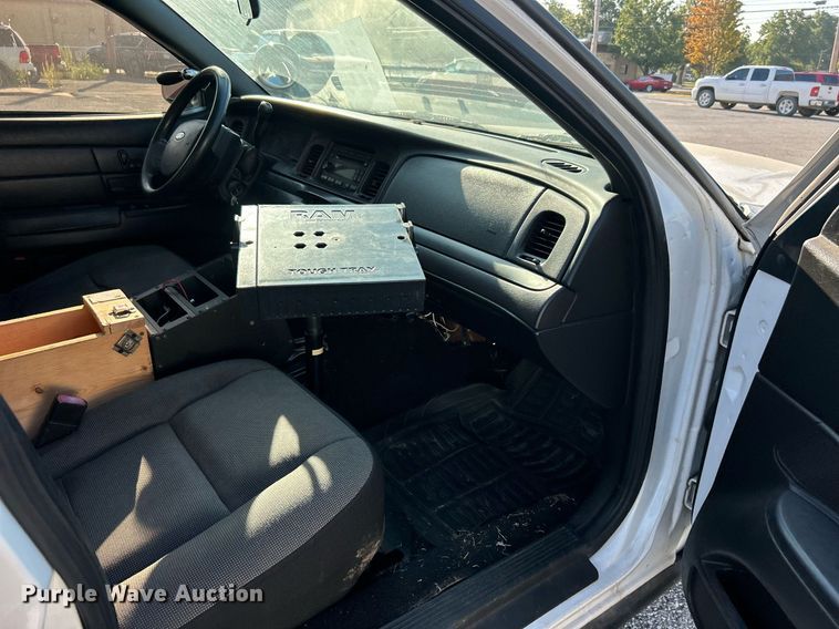 image for item DO7523 2010 Ford Crown Victoria  Police Interceptor