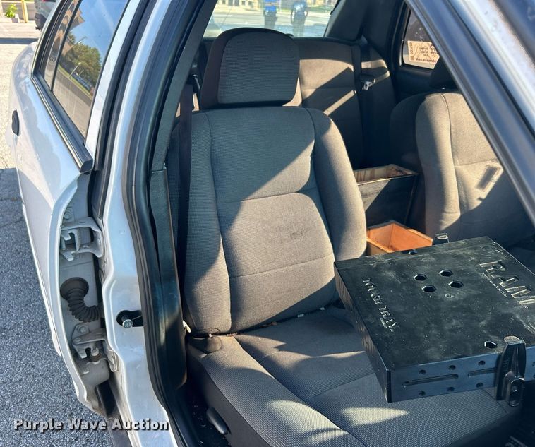 image for item DO7523 2010 Ford Crown Victoria  Police Interceptor