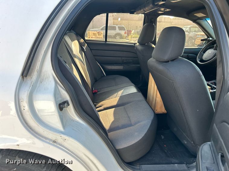 image for item DO7523 2010 Ford Crown Victoria  Police Interceptor