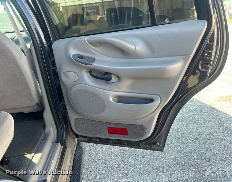 image for item DO7526 1999 Ford Expedition  SUV