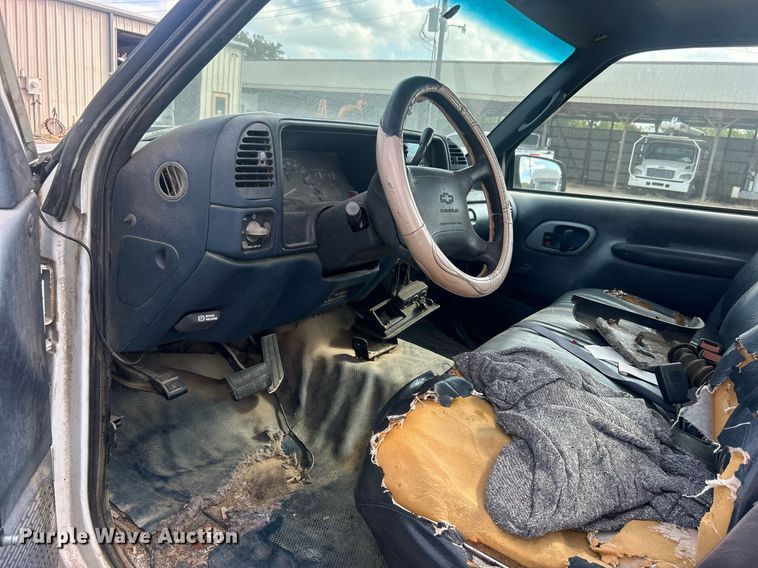 image for item DO7528 1995 Chevrolet  C1500 pickup truck