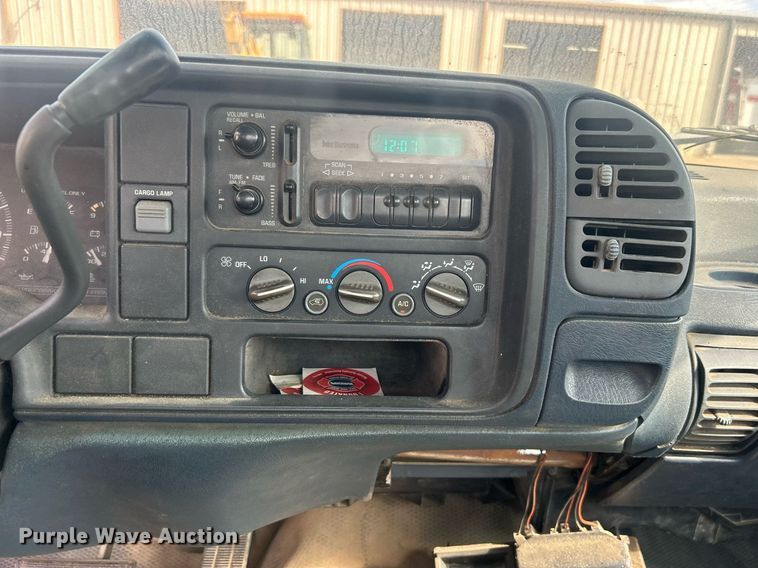 image for item DO7528 1995 Chevrolet  C1500 pickup truck