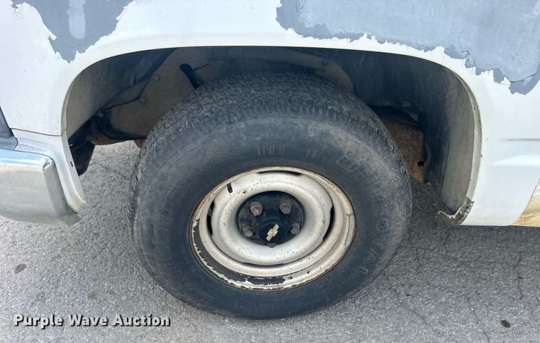 image for item DO7528 1995 Chevrolet  C1500 pickup truck