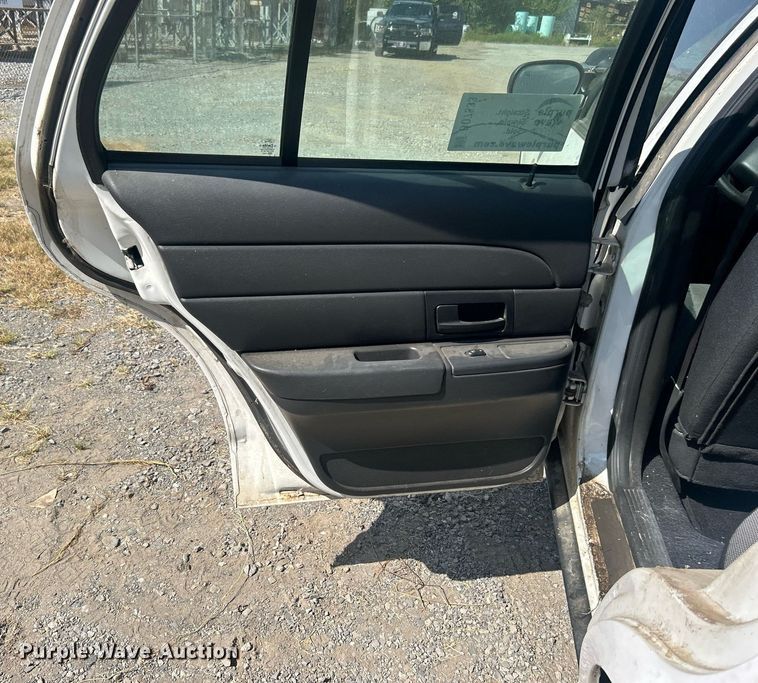 image for item DO7533 2008 Ford Crown Victoria  Police Interceptor