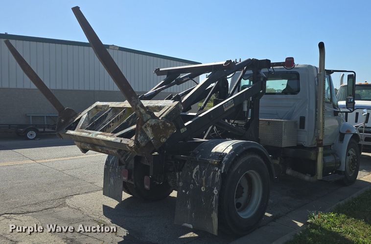 image for item DO7704 2009 International Dura Star 4300  dumpster carrier truck