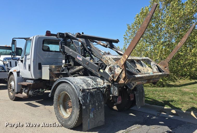 image for item DO7704 2009 International Dura Star 4300  dumpster carrier truck