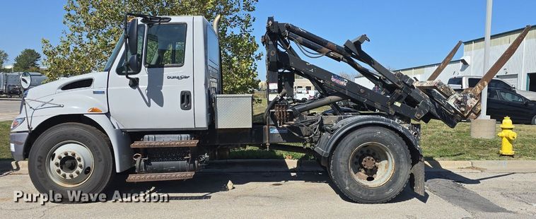 image for item DO7704 2009 International Dura Star 4300  dumpster carrier truck