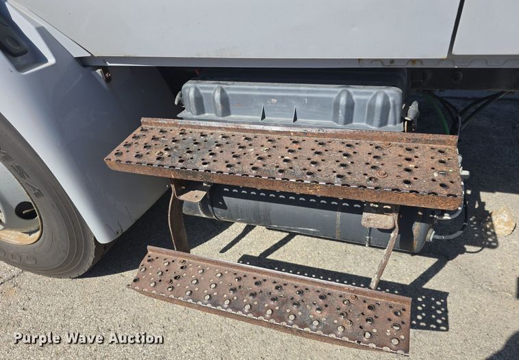 image for item DO7704 2009 International Dura Star 4300  dumpster carrier truck