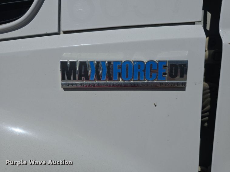 image for item DO7704 2009 International Dura Star 4300  dumpster carrier truck