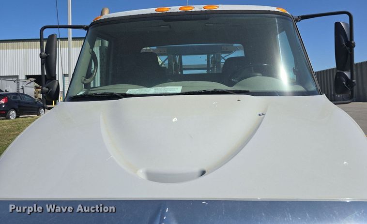 image for item DO7704 2009 International Dura Star 4300  dumpster carrier truck