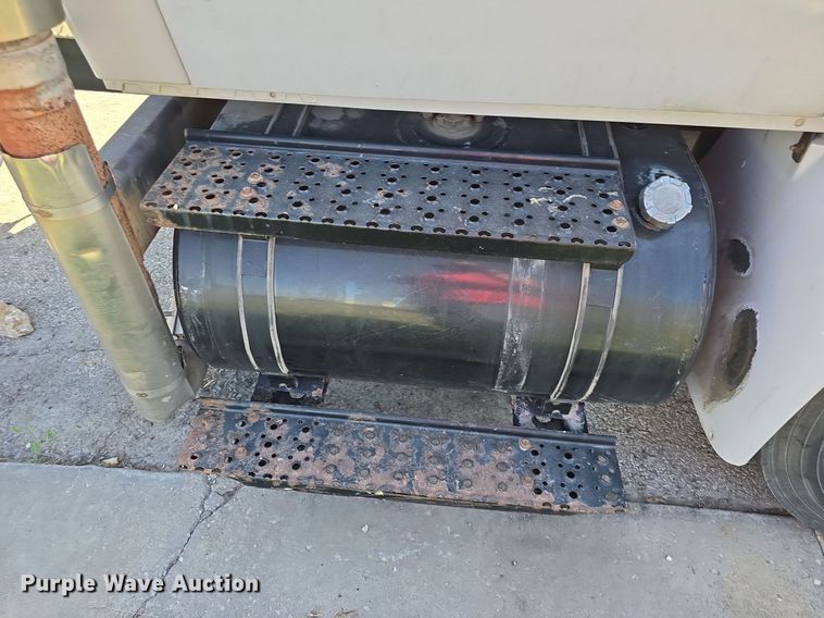 image for item DO7704 2009 International Dura Star 4300  dumpster carrier truck