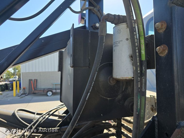 image for item DO7704 2009 International Dura Star 4300  dumpster carrier truck