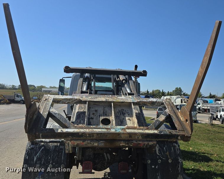 image for item DO7704 2009 International Dura Star 4300  dumpster carrier truck