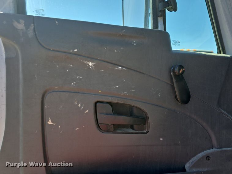 image for item DO7704 2009 International Dura Star 4300  dumpster carrier truck