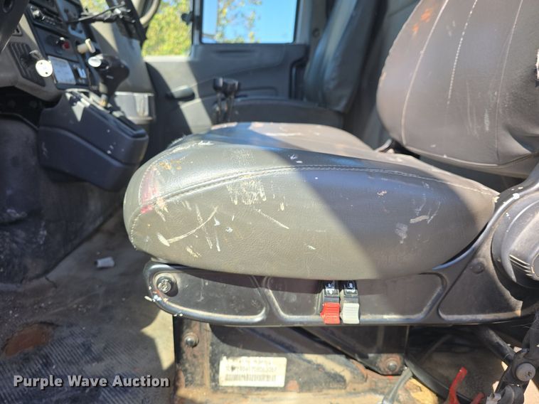 image for item DO7704 2009 International Dura Star 4300  dumpster carrier truck