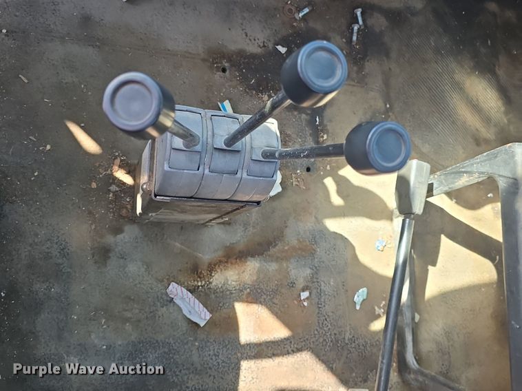 image for item DO7704 2009 International Dura Star 4300  dumpster carrier truck