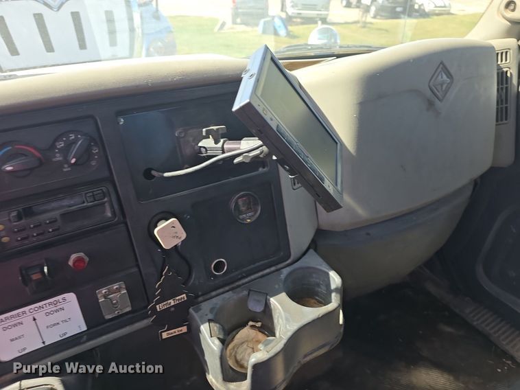 image for item DO7704 2009 International Dura Star 4300  dumpster carrier truck