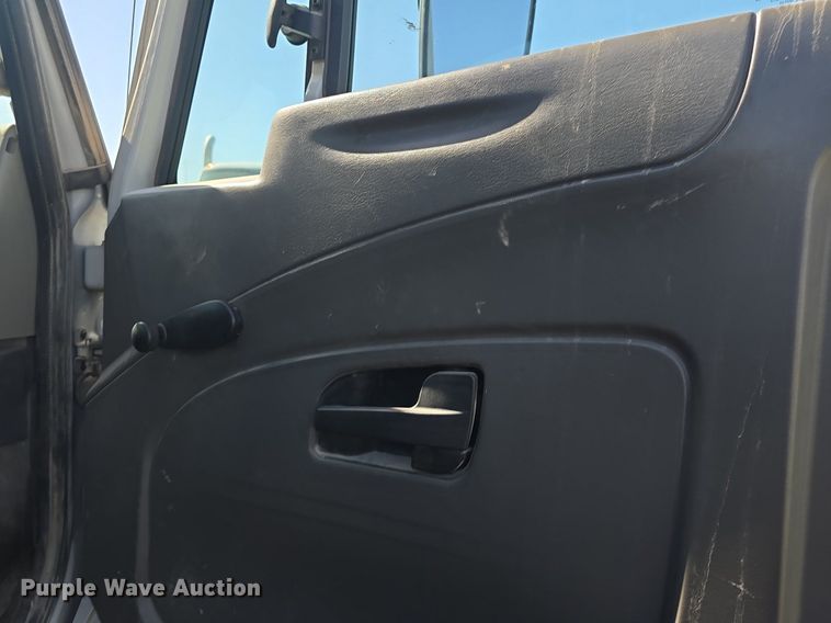 image for item DO7704 2009 International Dura Star 4300  dumpster carrier truck