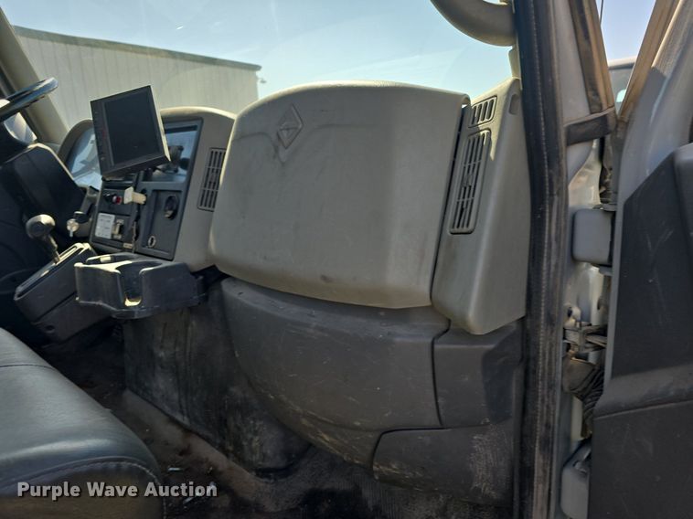 image for item DO7704 2009 International Dura Star 4300  dumpster carrier truck