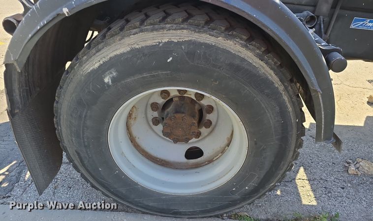 image for item DO7704 2009 International Dura Star 4300  dumpster carrier truck