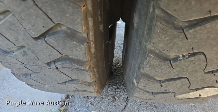 image for item DO7704 2009 International Dura Star 4300  dumpster carrier truck