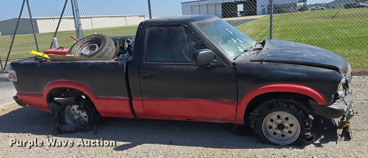 image for item DO7707 1998 Chevrolet S10 pickup truck