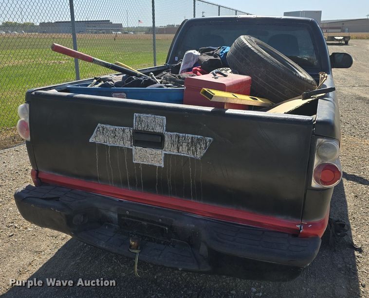 image for item DO7707 1998 Chevrolet S10 pickup truck