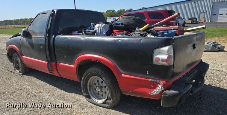 image for item DO7707 1998 Chevrolet S10 pickup truck
