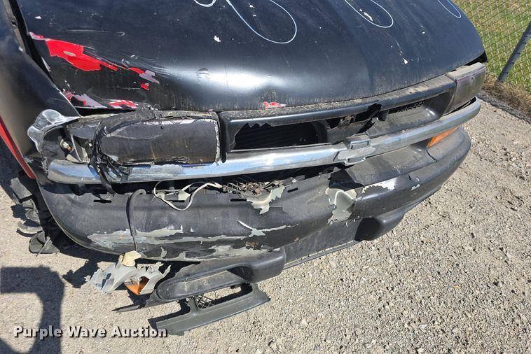 image for item DO7707 1998 Chevrolet S10 pickup truck