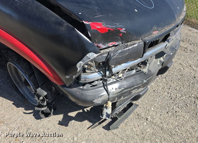 image for item DO7707 1998 Chevrolet S10 pickup truck