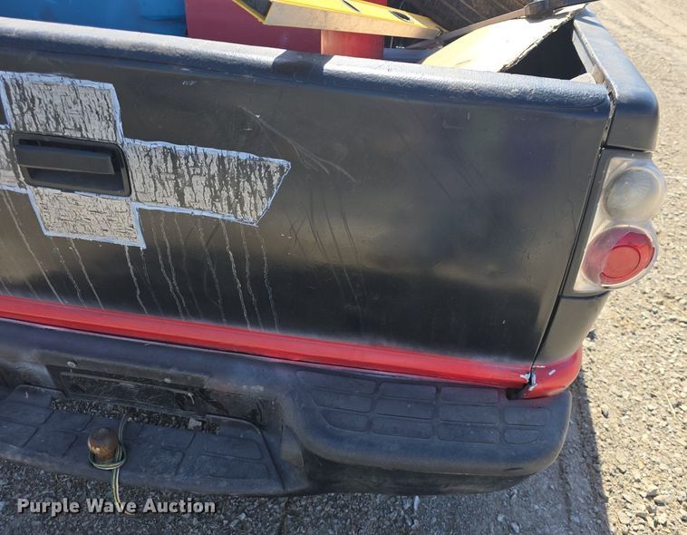 image for item DO7707 1998 Chevrolet S10 pickup truck