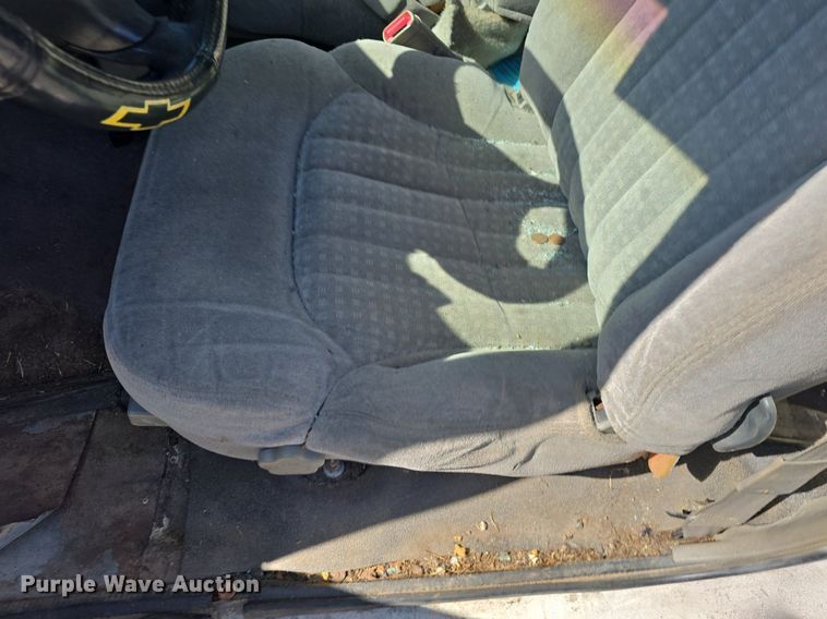 image for item DO7707 1998 Chevrolet S10 pickup truck