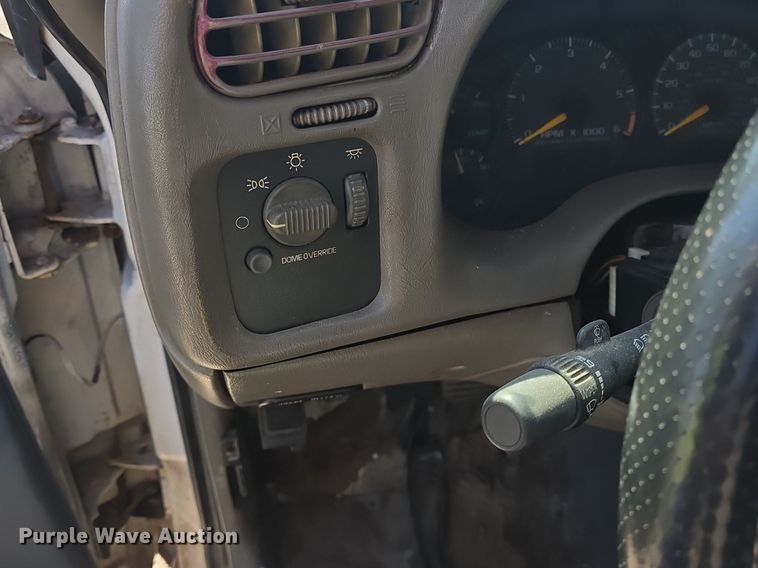 image for item DO7707 1998 Chevrolet S10 pickup truck