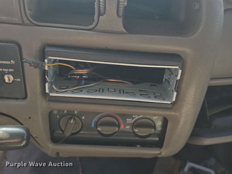 image for item DO7707 1998 Chevrolet S10 pickup truck