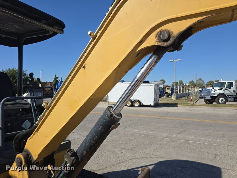 image for item DO7709 2011 Caterpillar 304DCR mini excavator