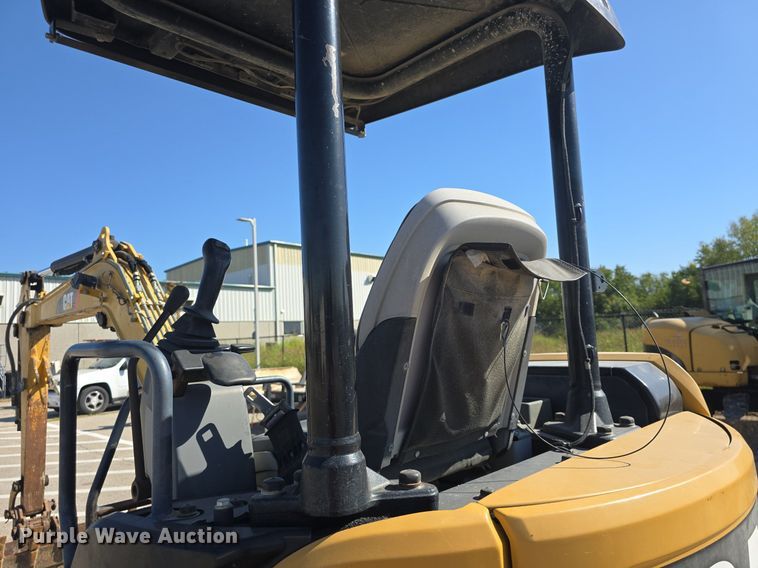 image for item DO7709 2011 Caterpillar 304DCR mini excavator