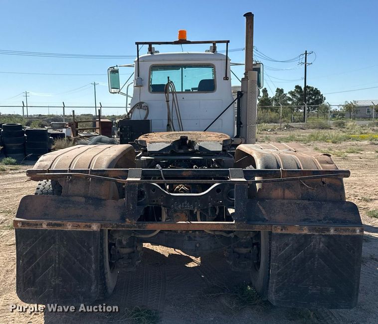 image for item DP0017 2001 Mack RD688S truck cab and chassis