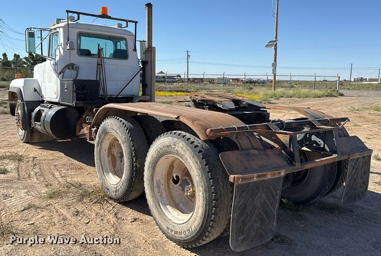 image for item DP0017 2001 Mack RD688S truck cab and chassis